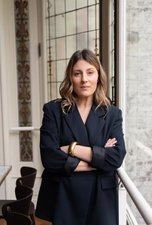 Camille Henry, avocate au barreau de Lille, dans son cabinet